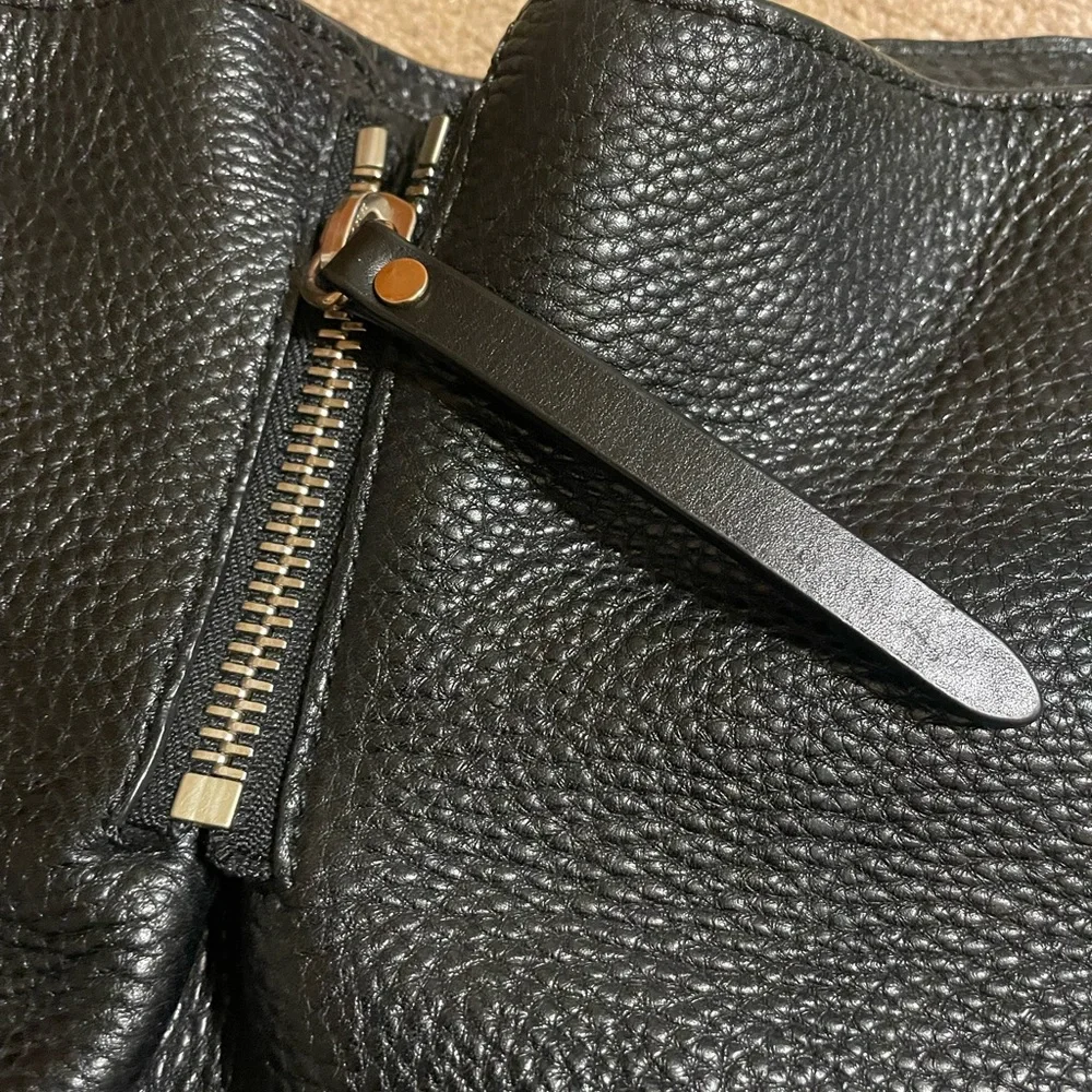 Authentic Burberry Maidstone Large Leather Tote - Picture 11 of 14